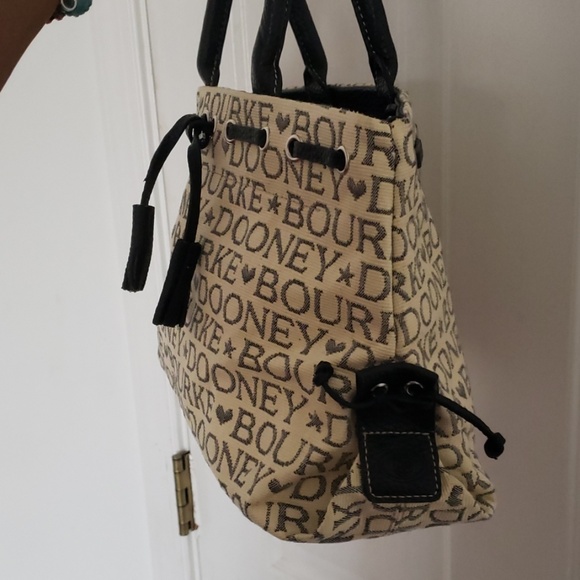 Dooney & Bourke handbag - Picture 2 of 8